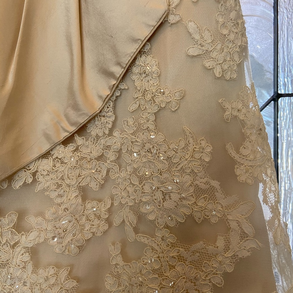 Wedding dress - Picture 8 of 9